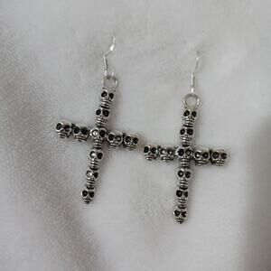 Silver tone punk skull